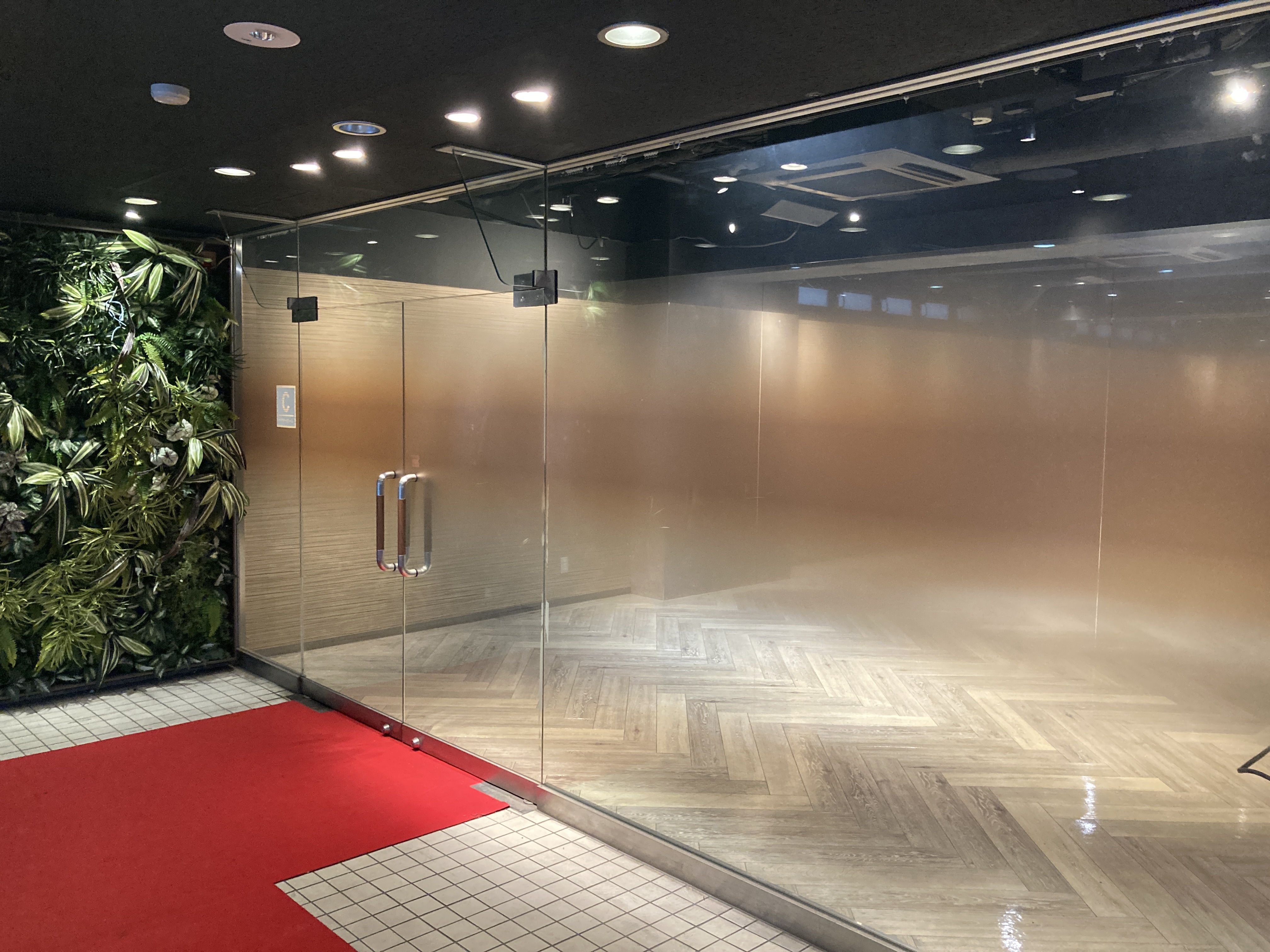 東新宿（216.5坪）の店舗物件画像 外観・内観1