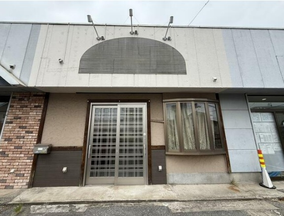 八幡宿（12坪）の店舗物件画像 外観・内観1