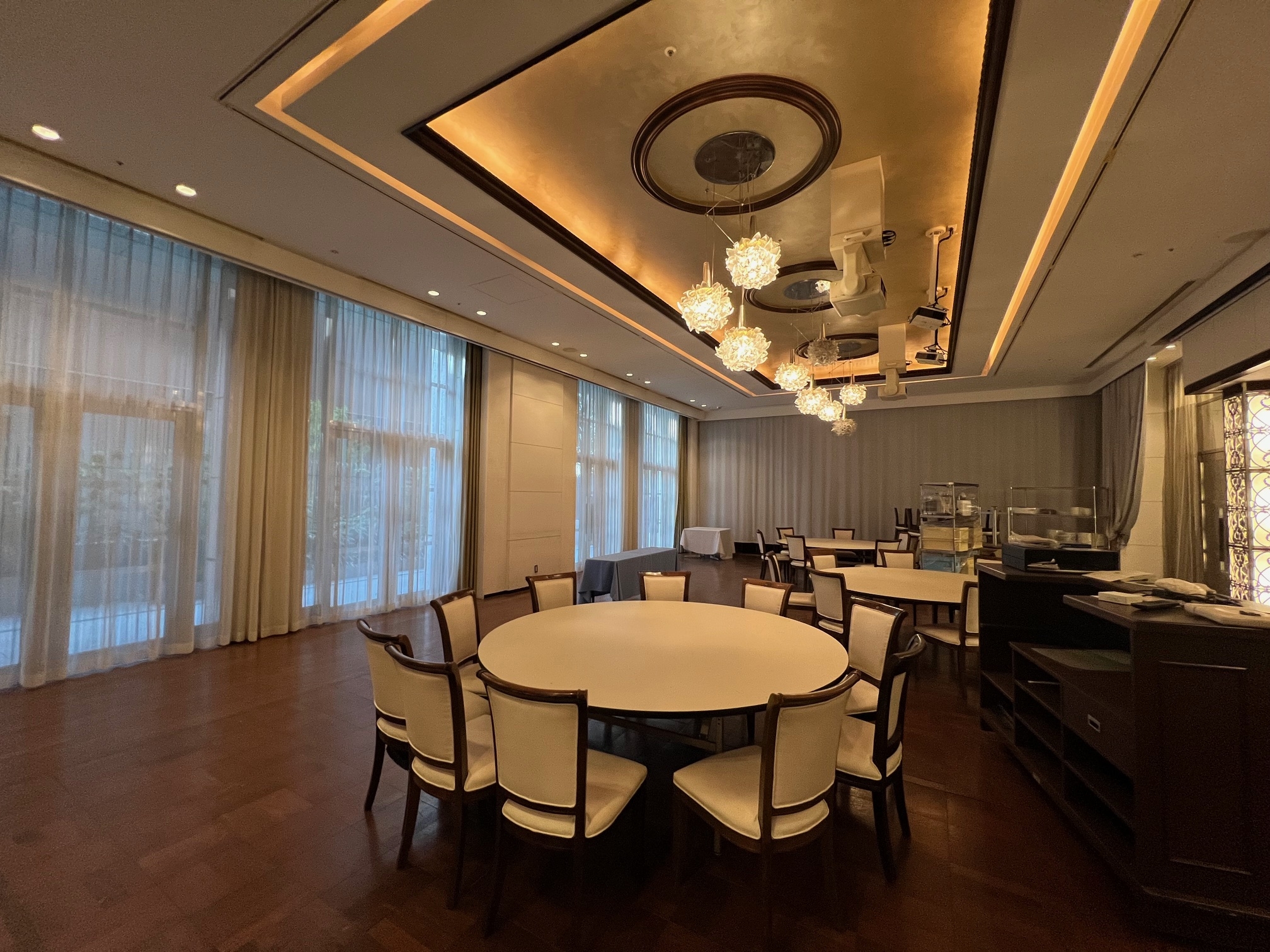 京橋（140坪）の店舗物件画像 外観・内観1