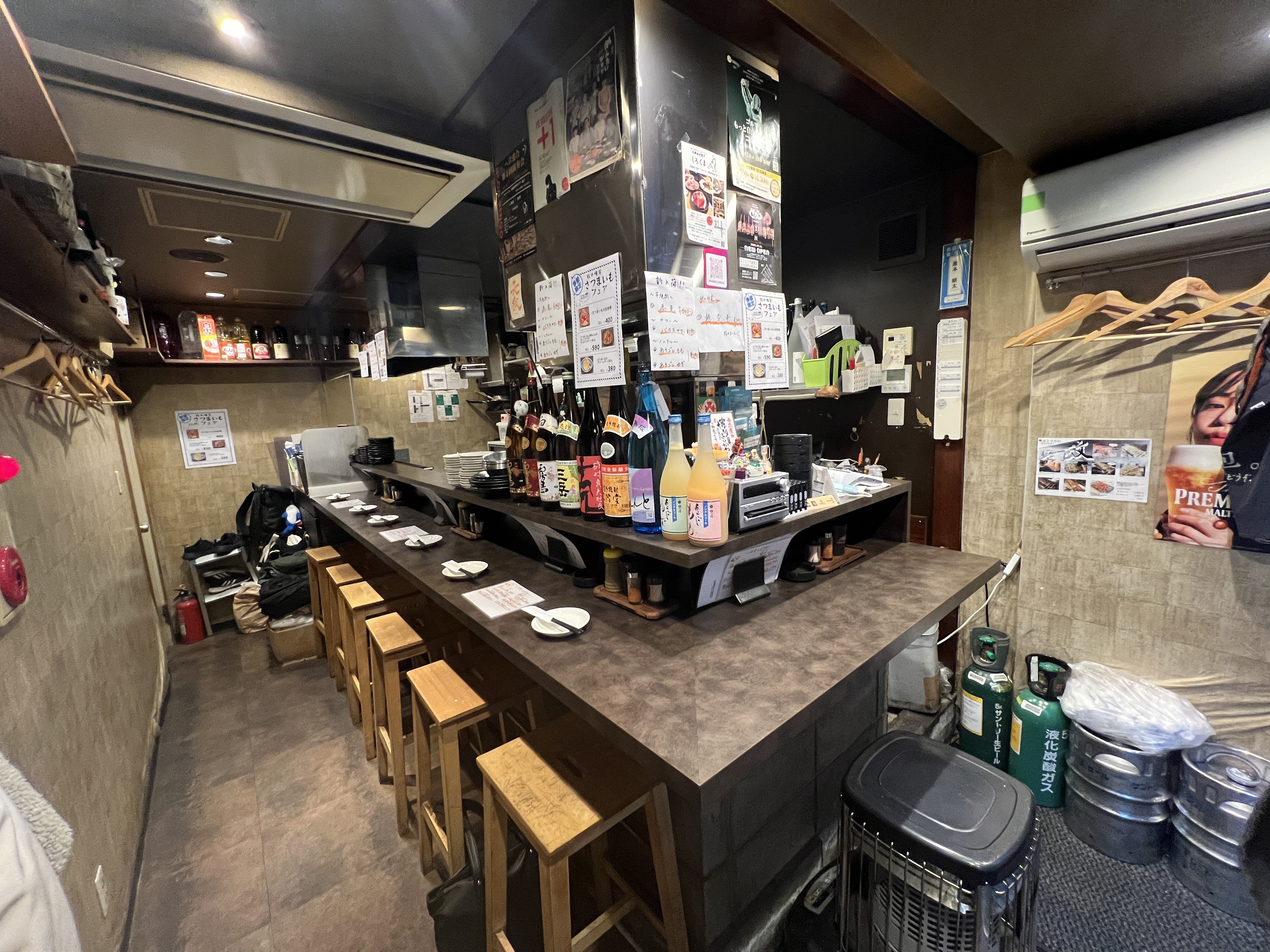 新橋（5.65坪）の店舗物件画像 外観・内観1