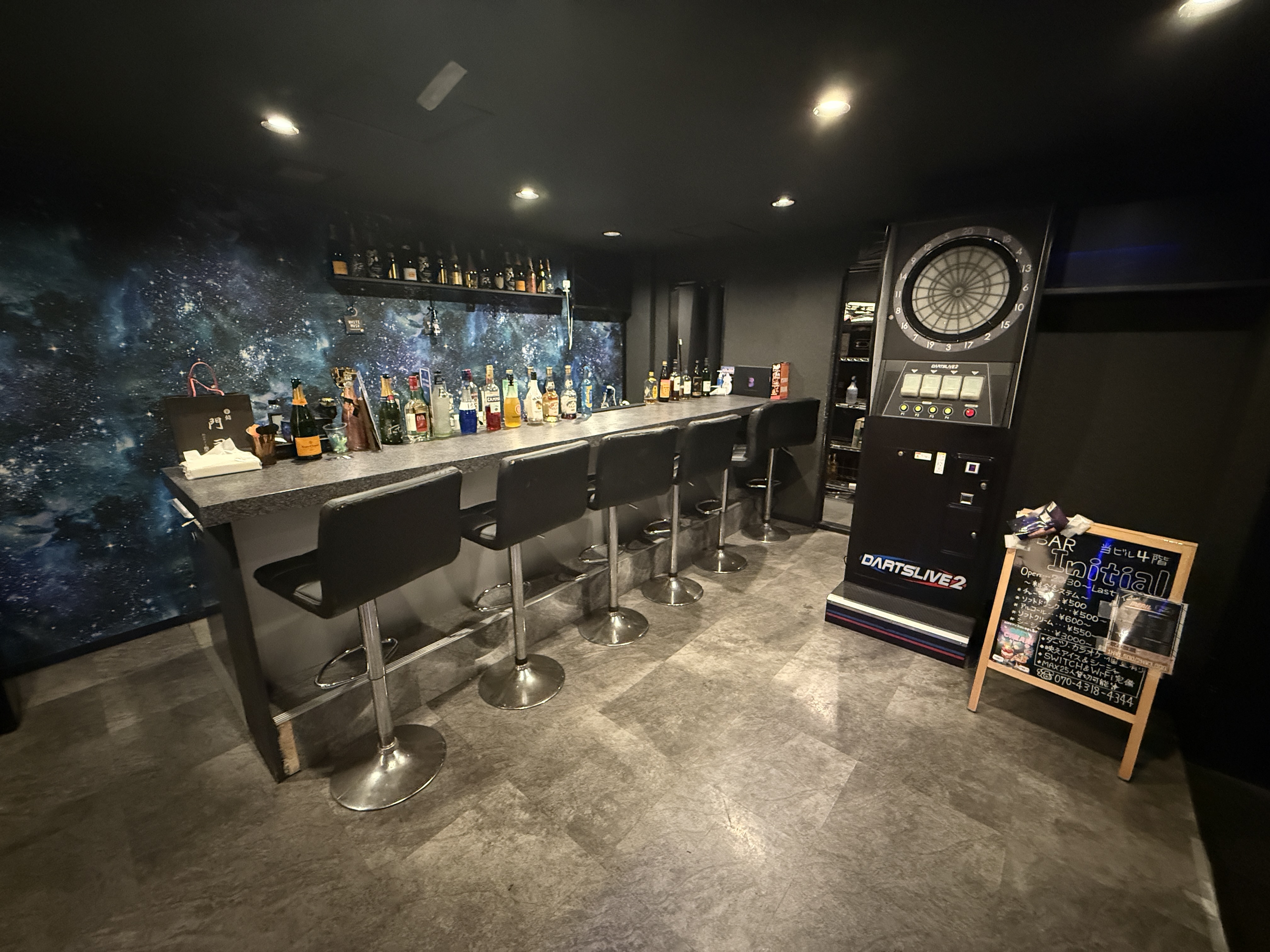 梅田（18.07坪）の店舗物件画像 外観・内観1