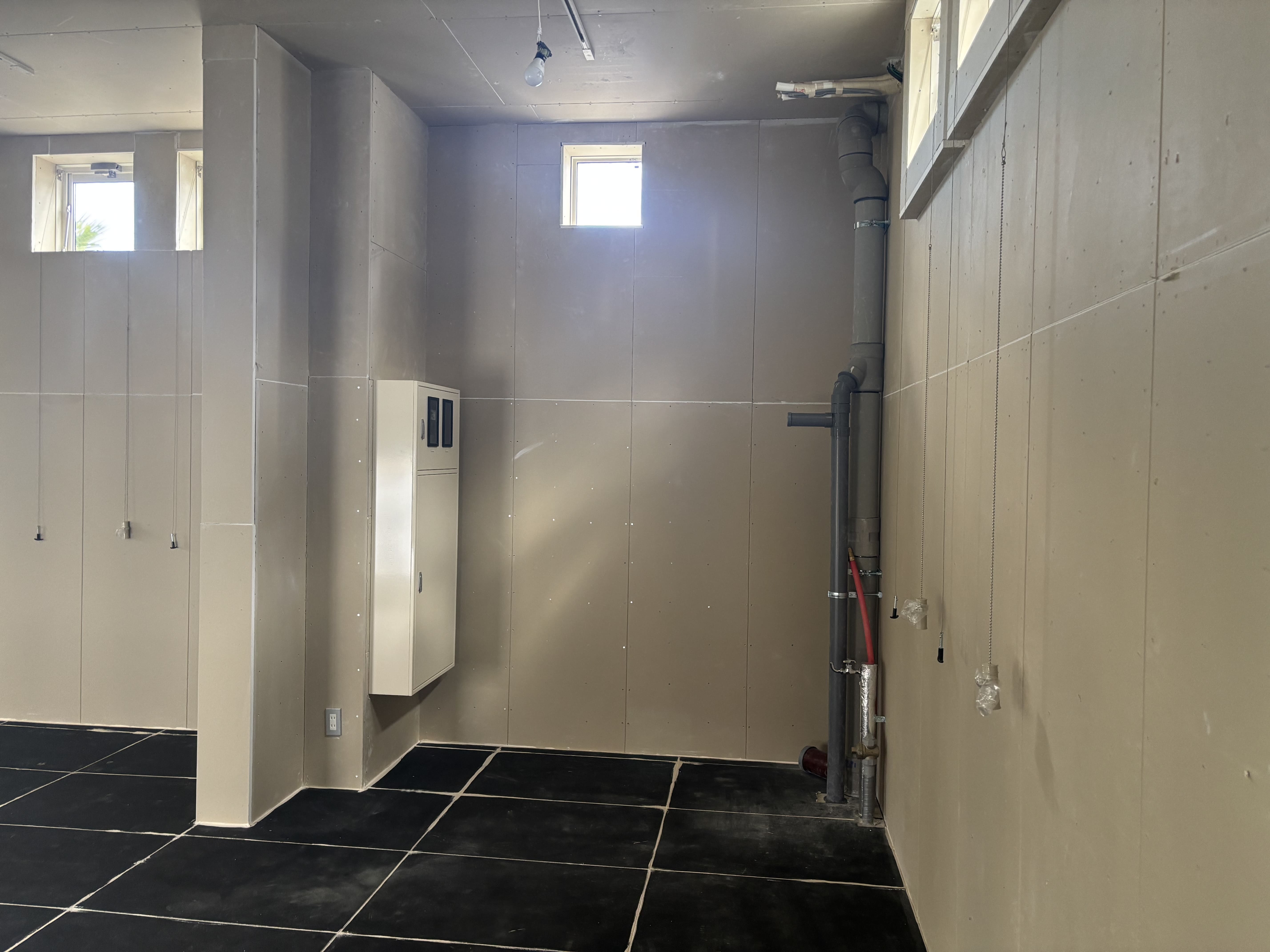 代々木上原（17.65坪）の店舗物件画像 外観・内観1