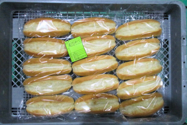 ホットドッグロールはこのような包装でお届けします。