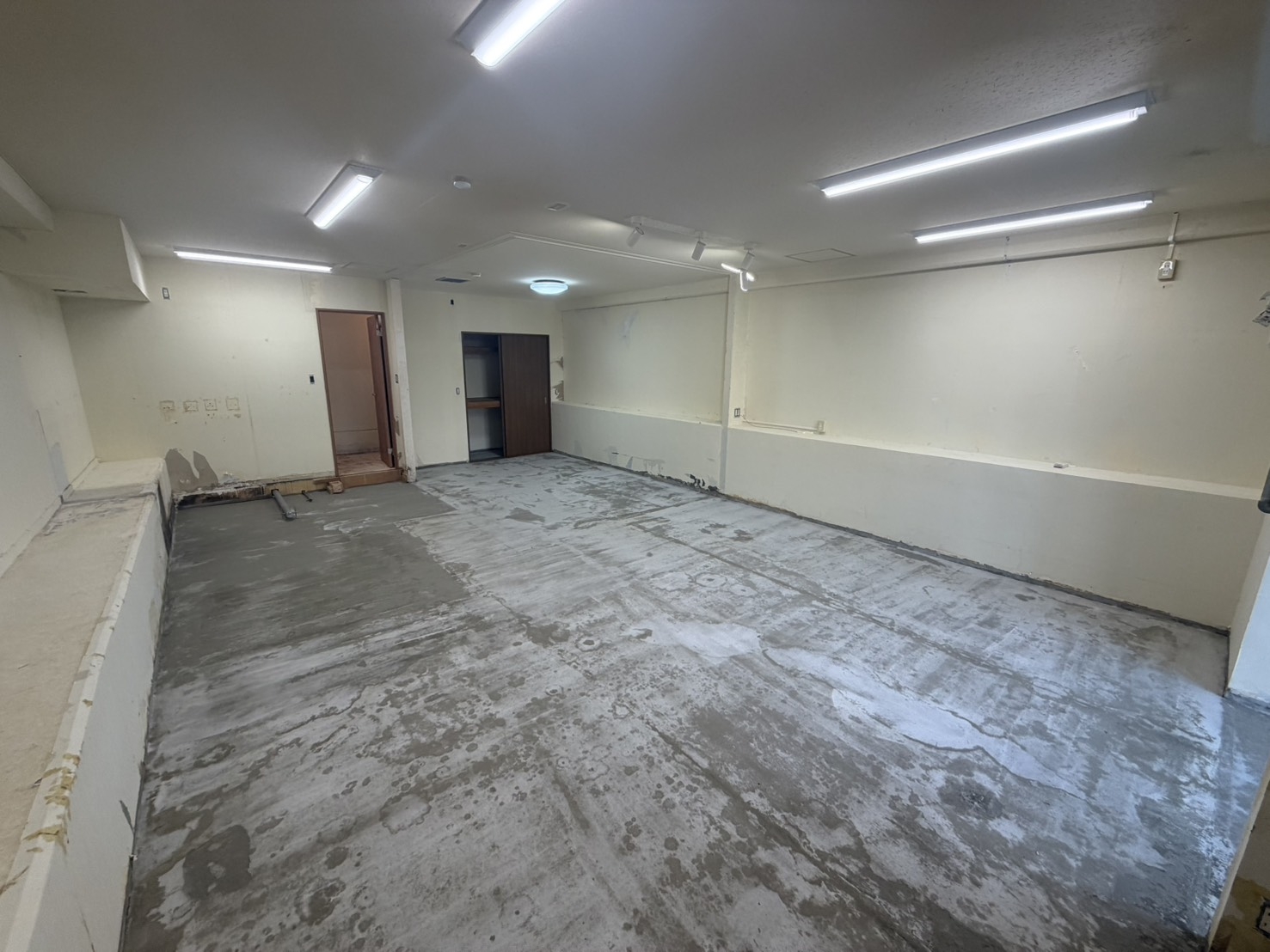 土師ノ里（17.37坪）の店舗物件画像 外観・内観1