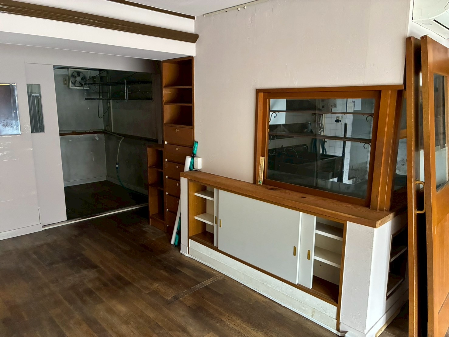 六甲（19.96坪）の店舗物件画像 外観・内観1