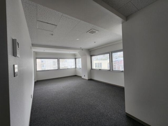 三ノ宮（9.14坪）の店舗物件画像 外観・内観1