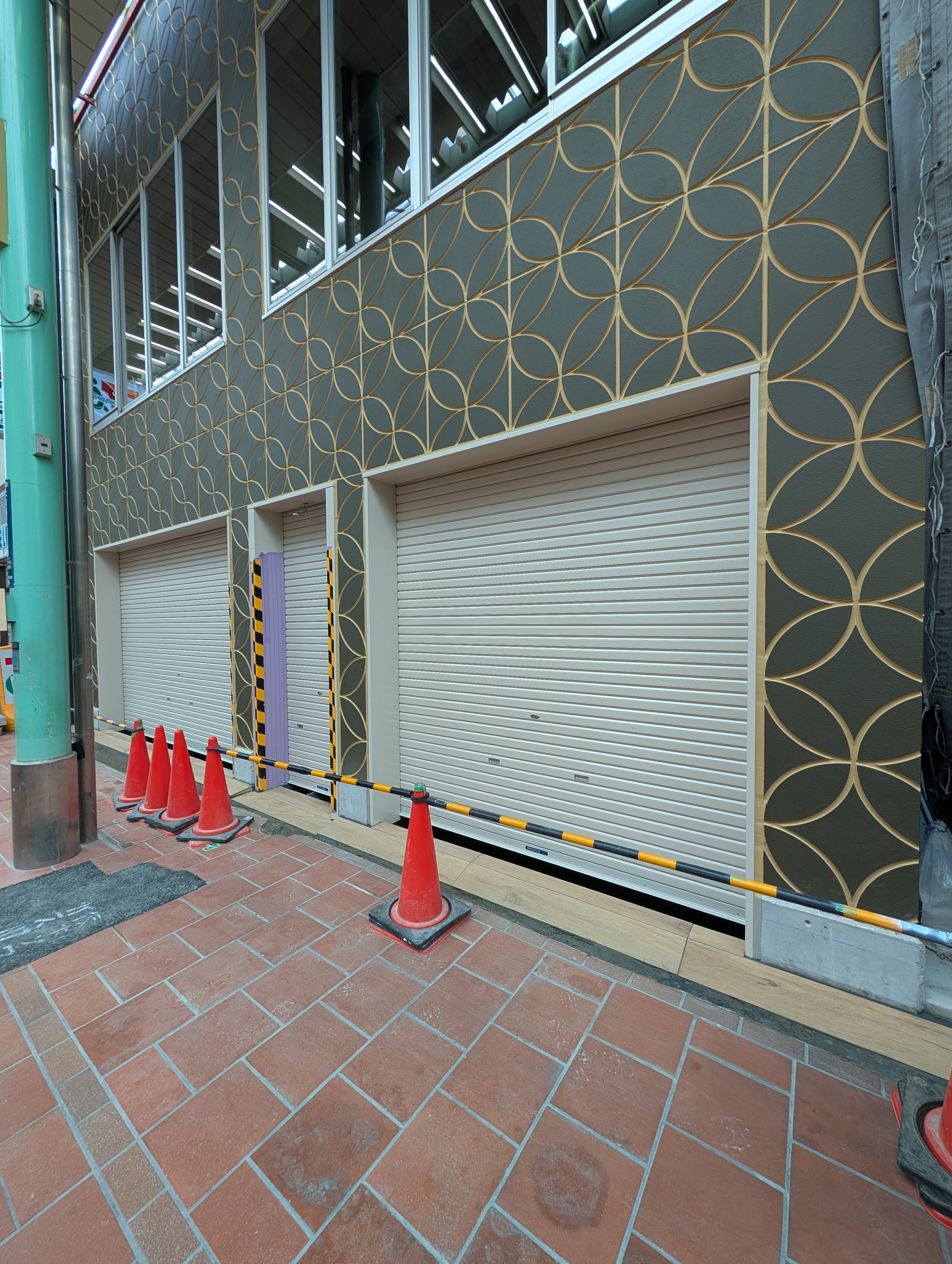 元町（18.27坪）の店舗物件画像 外観・内観1