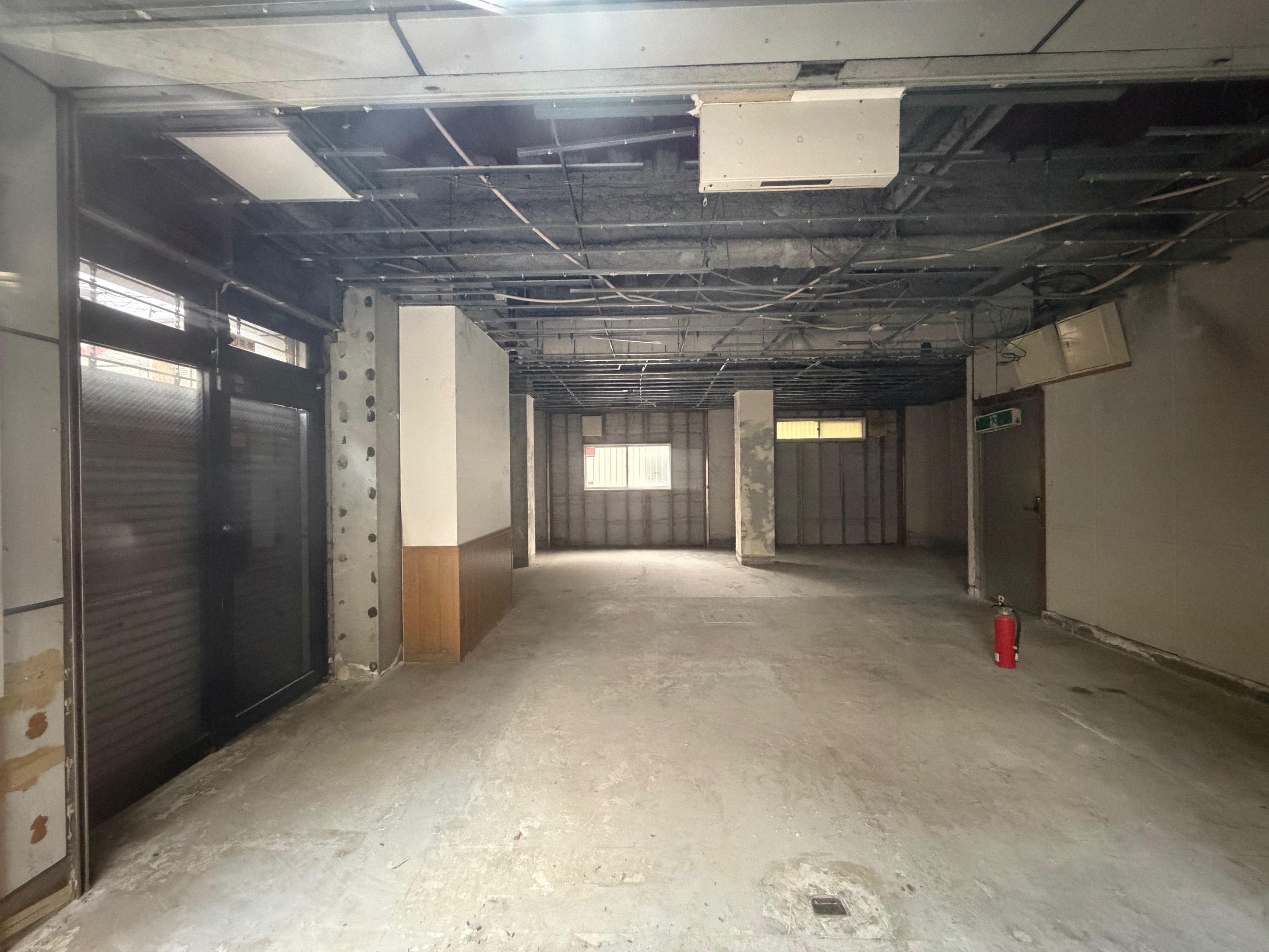 八尾（26坪）の店舗物件画像 外観・内観1