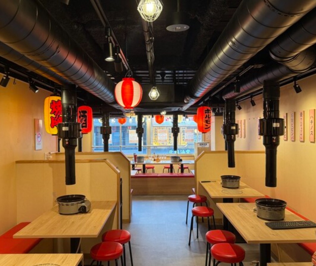 北千住（30.6坪）の店舗物件画像 外観・内観1