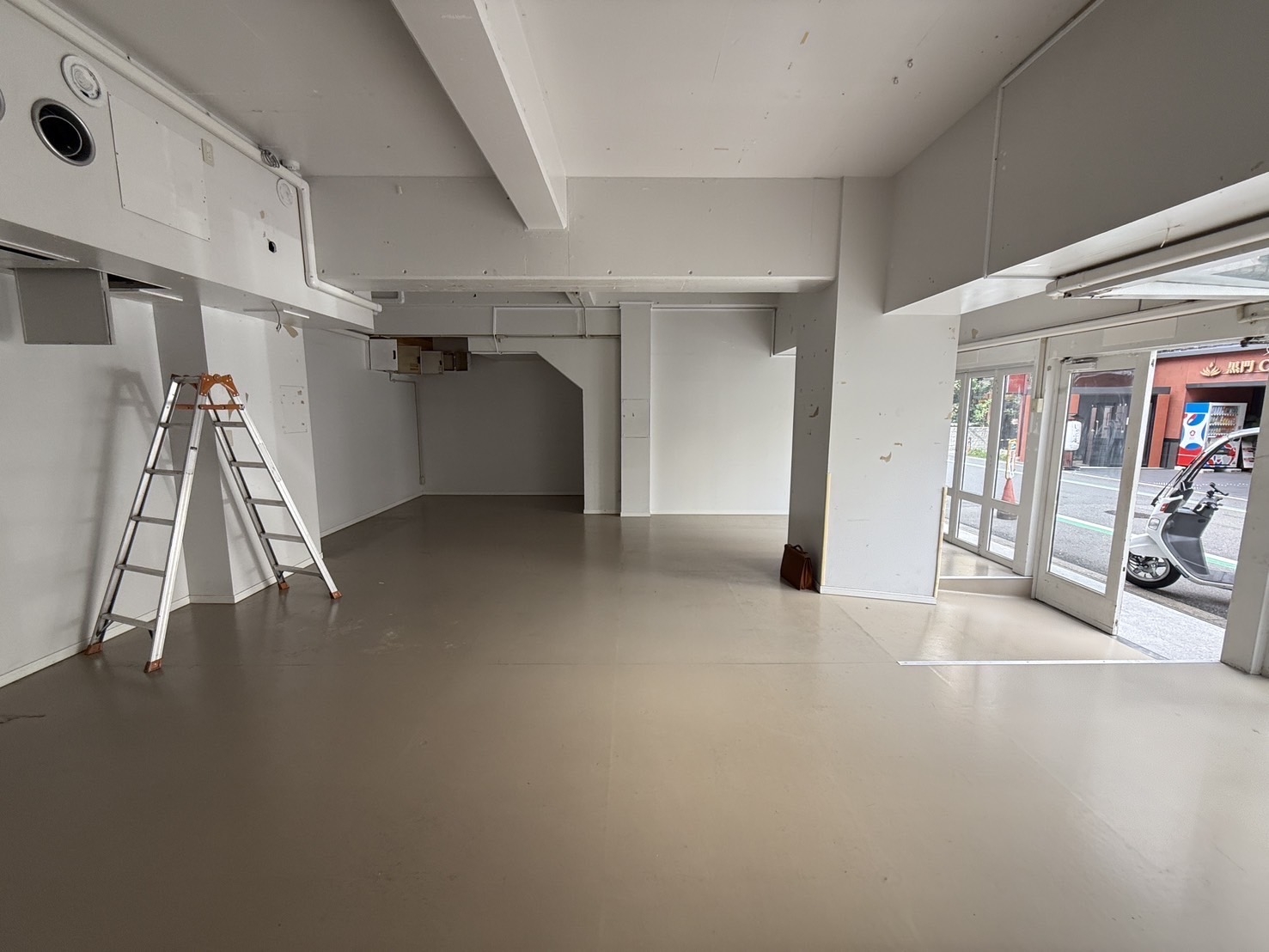 日本橋（15.9坪）の店舗物件画像 外観・内観1