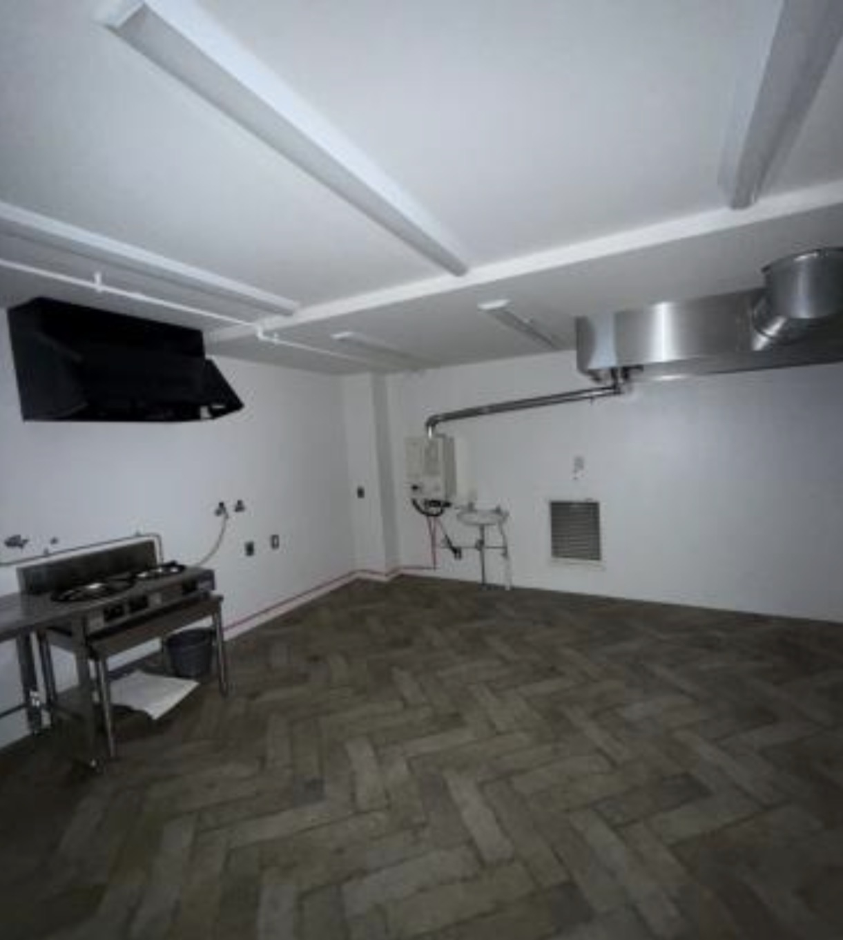 みなと元町（16.01坪）の店舗物件画像 外観・内観1