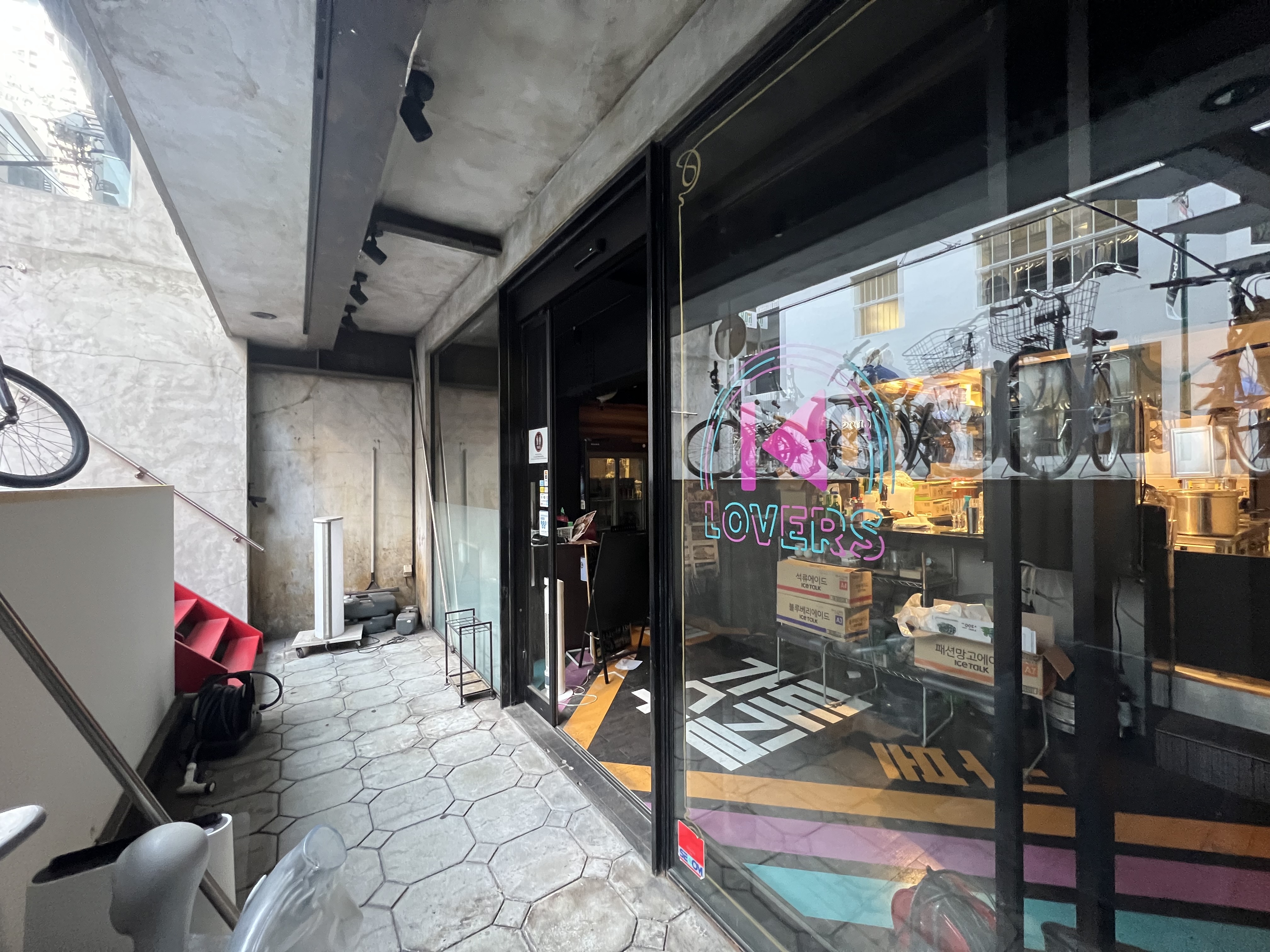 四ツ橋（38.11坪）の店舗物件画像 外観・内観1