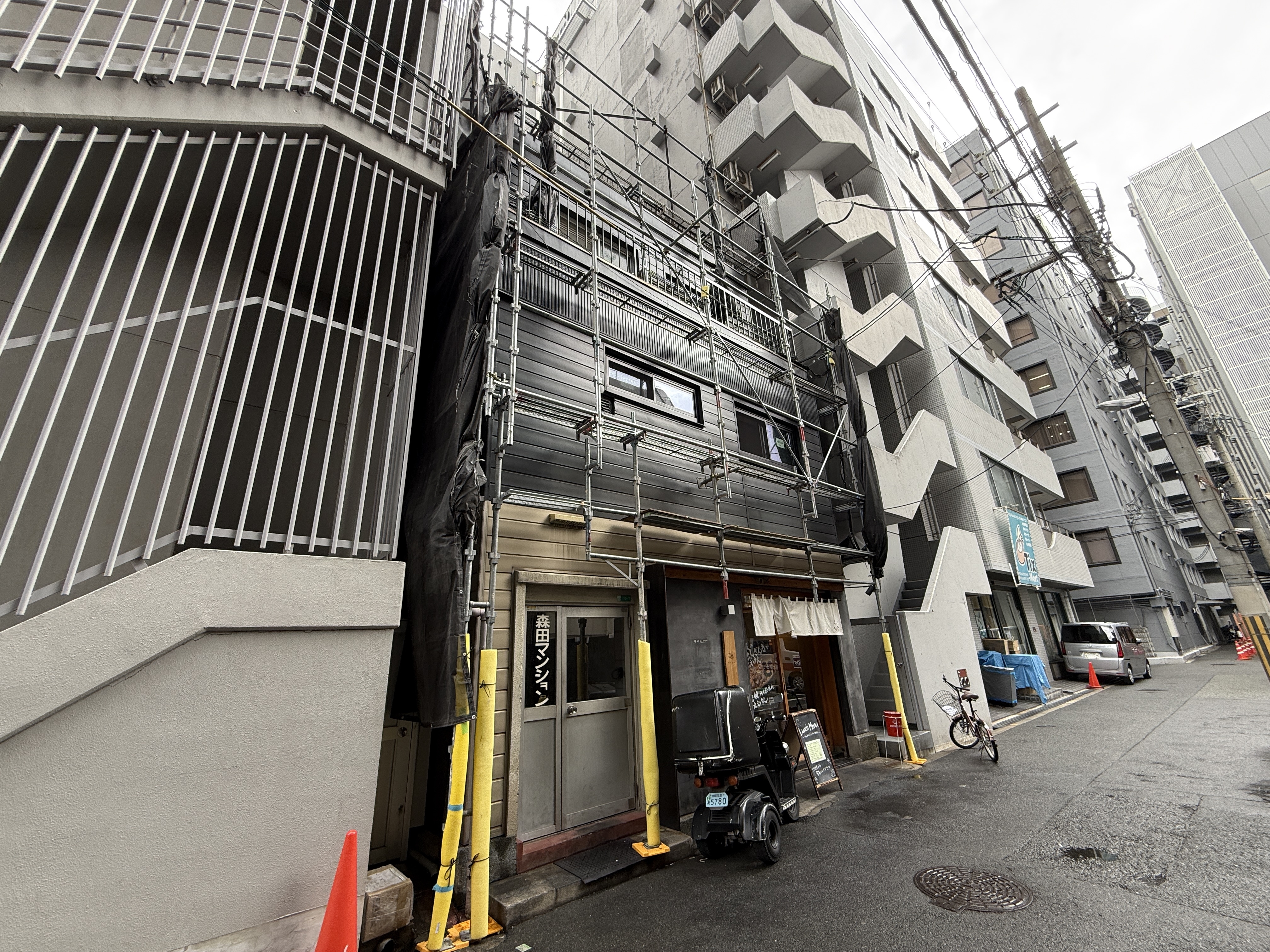 西中島南方（10.87坪）の店舗物件画像 外観・内観1