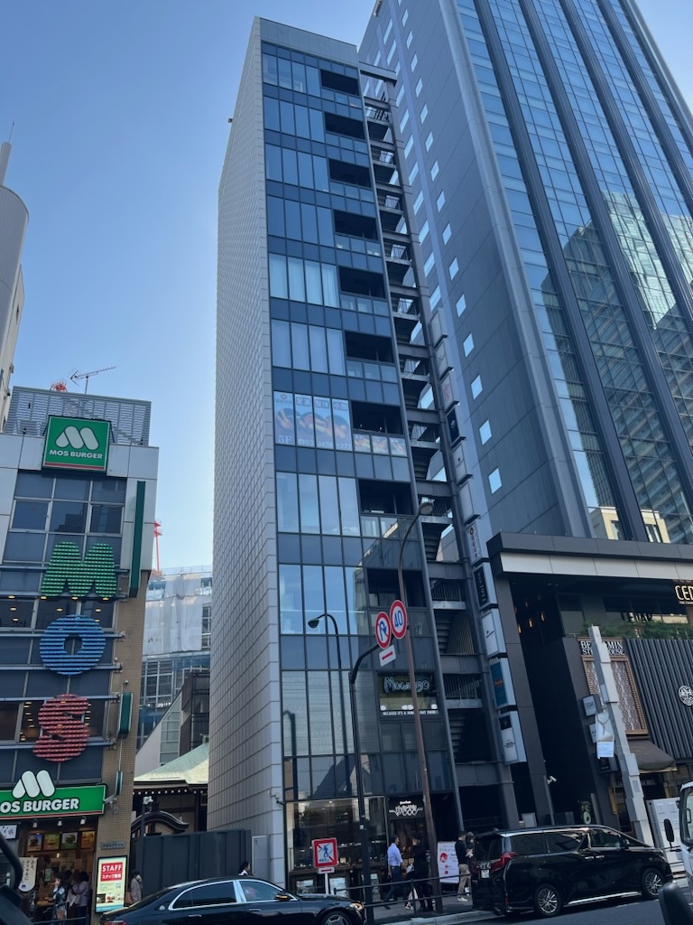 六本木（23.52坪）の店舗物件画像 外観・内観1