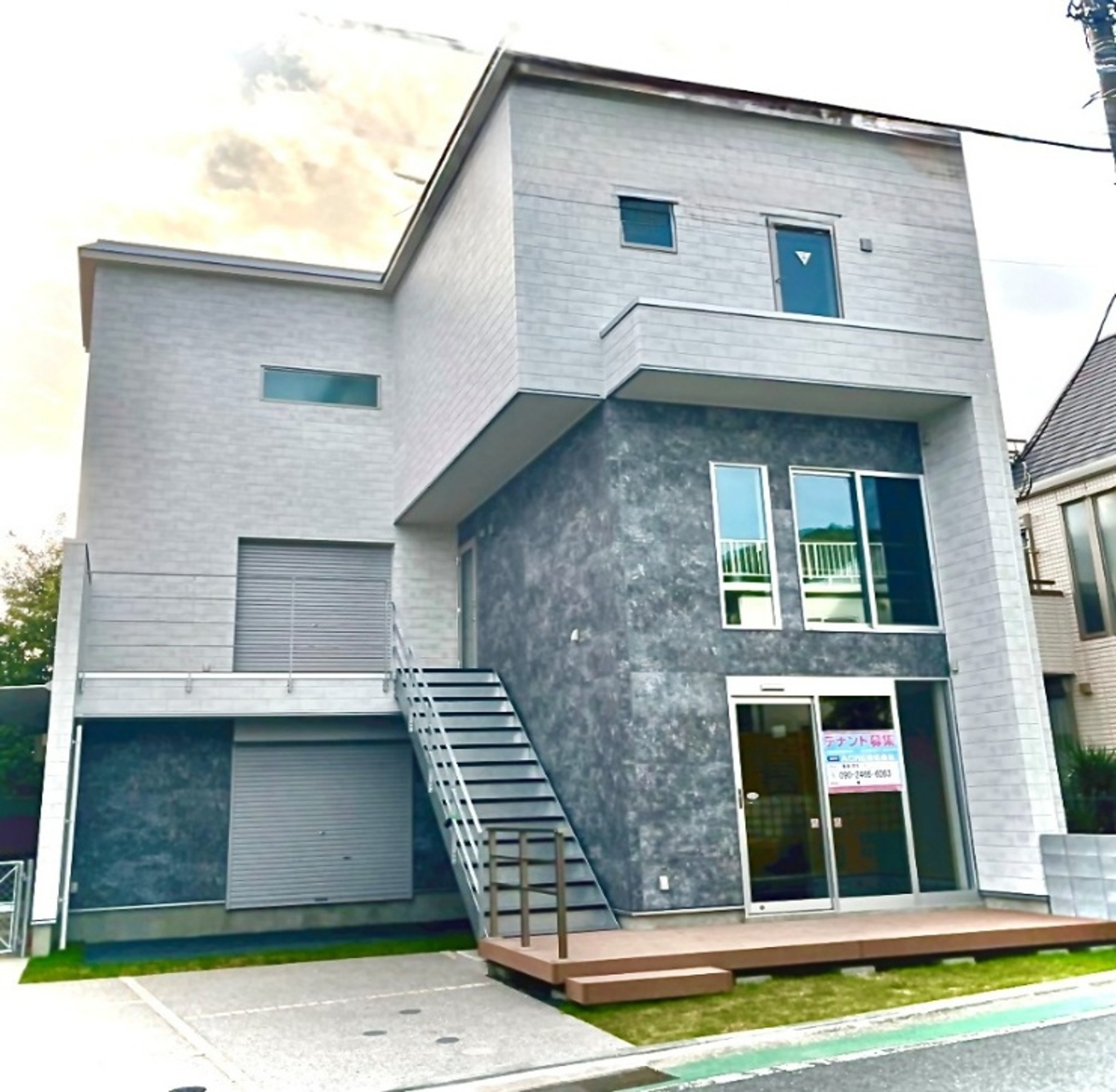 逗子・葉山（37.87坪）の店舗物件画像 外観・内観1