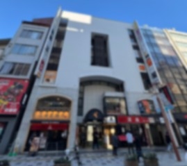 新宿三丁目（93.77坪）の店舗物件画像 外観・内観1