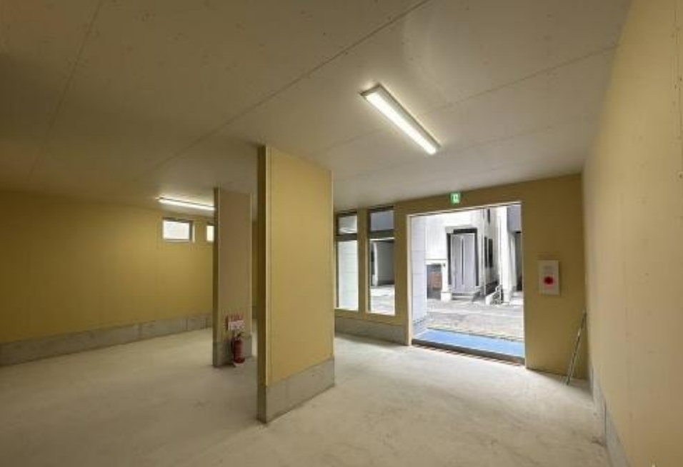 枚方市（14.33坪）の店舗物件画像 外観・内観1