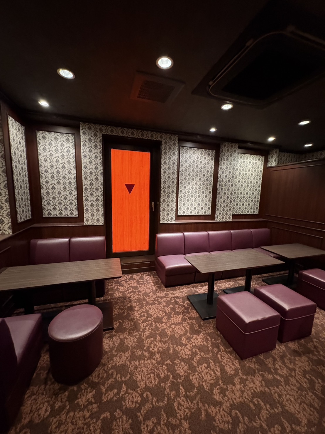 北新地（18.97坪）の店舗物件画像 外観・内観1