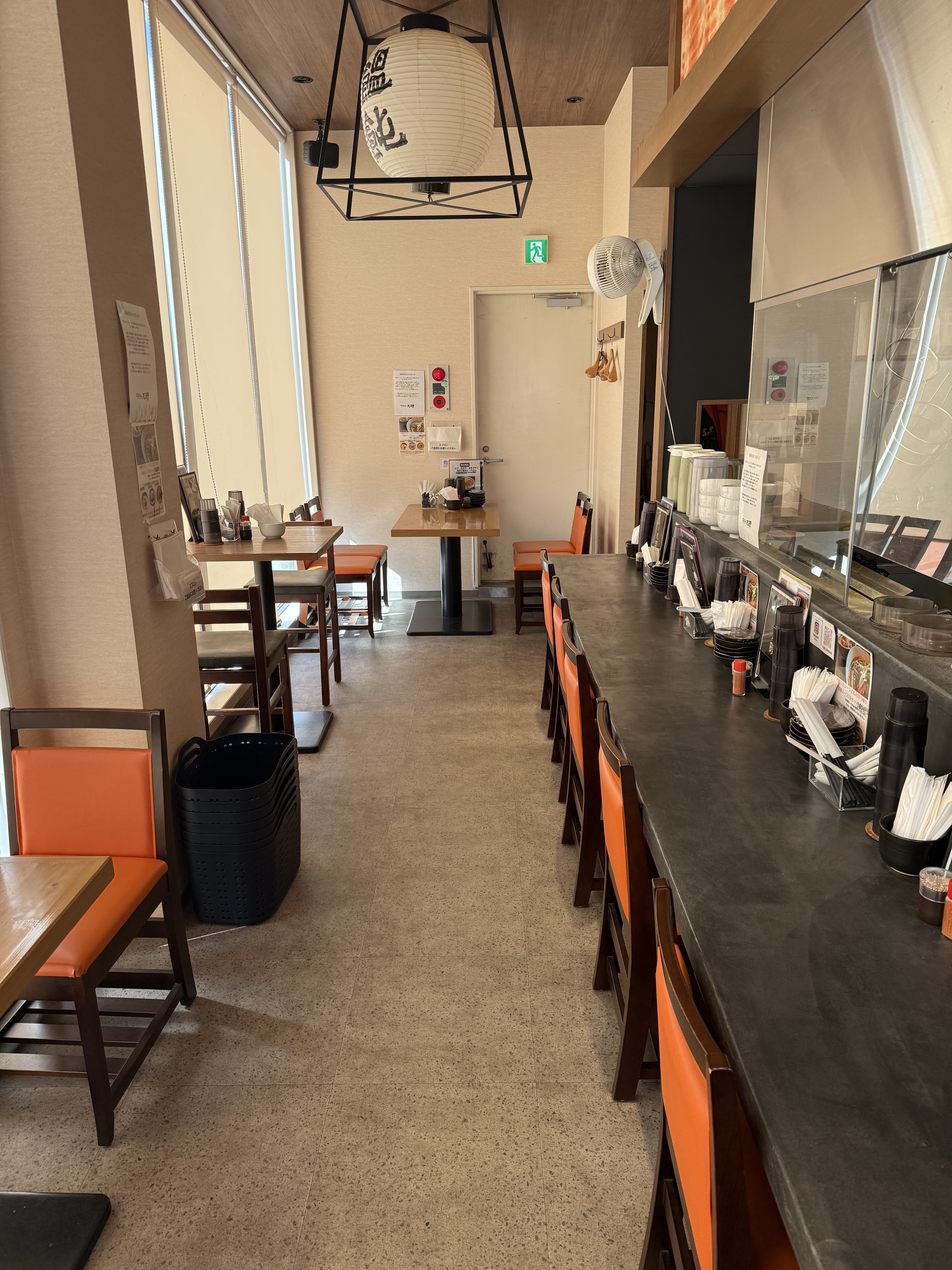 新栄町（16坪）の店舗物件画像 外観・内観1