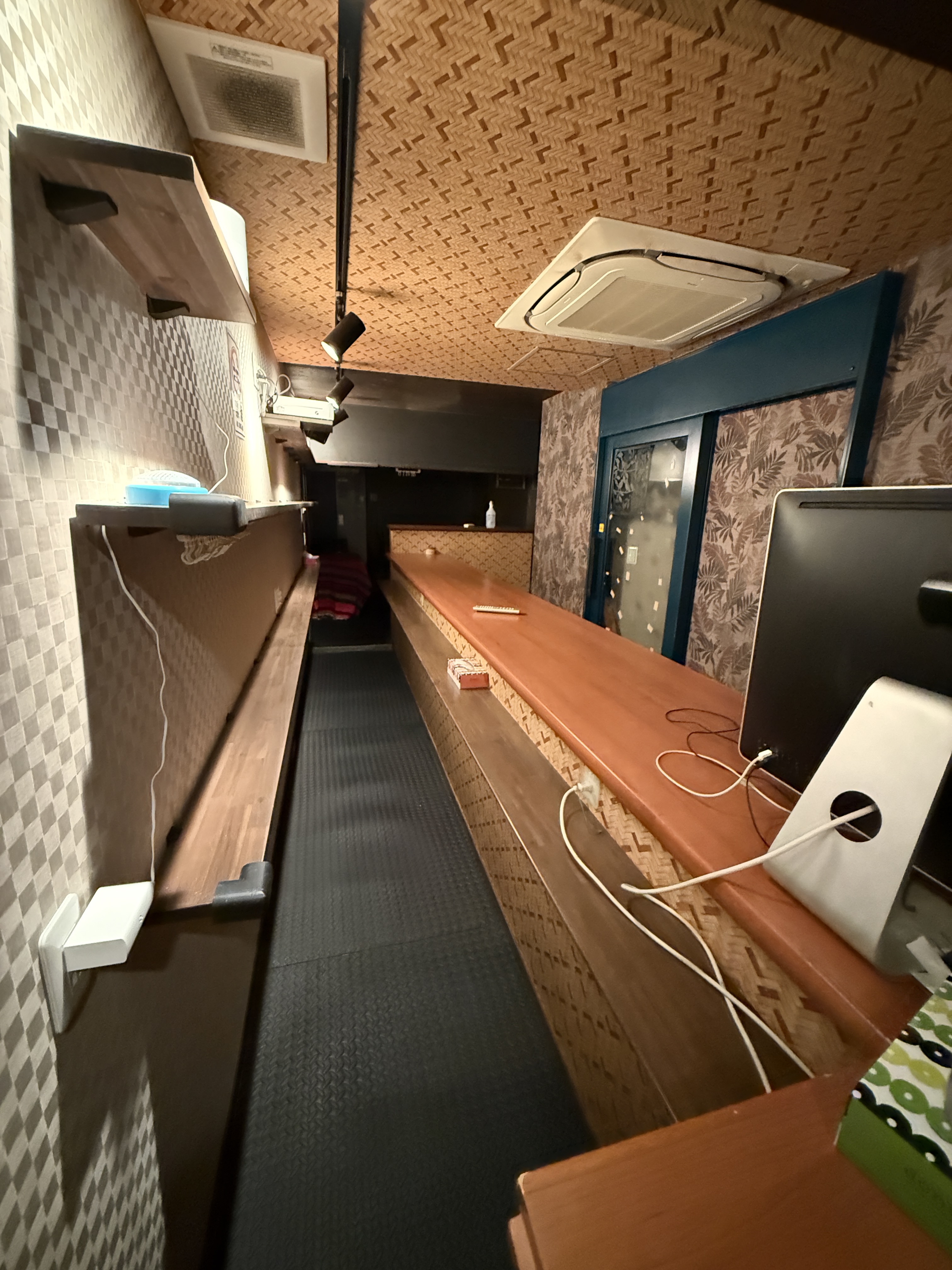 なんば（16.75坪）の店舗物件画像 外観・内観1