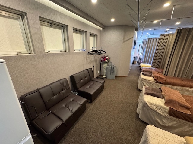 なんば（16坪）の店舗物件画像 外観・内観1