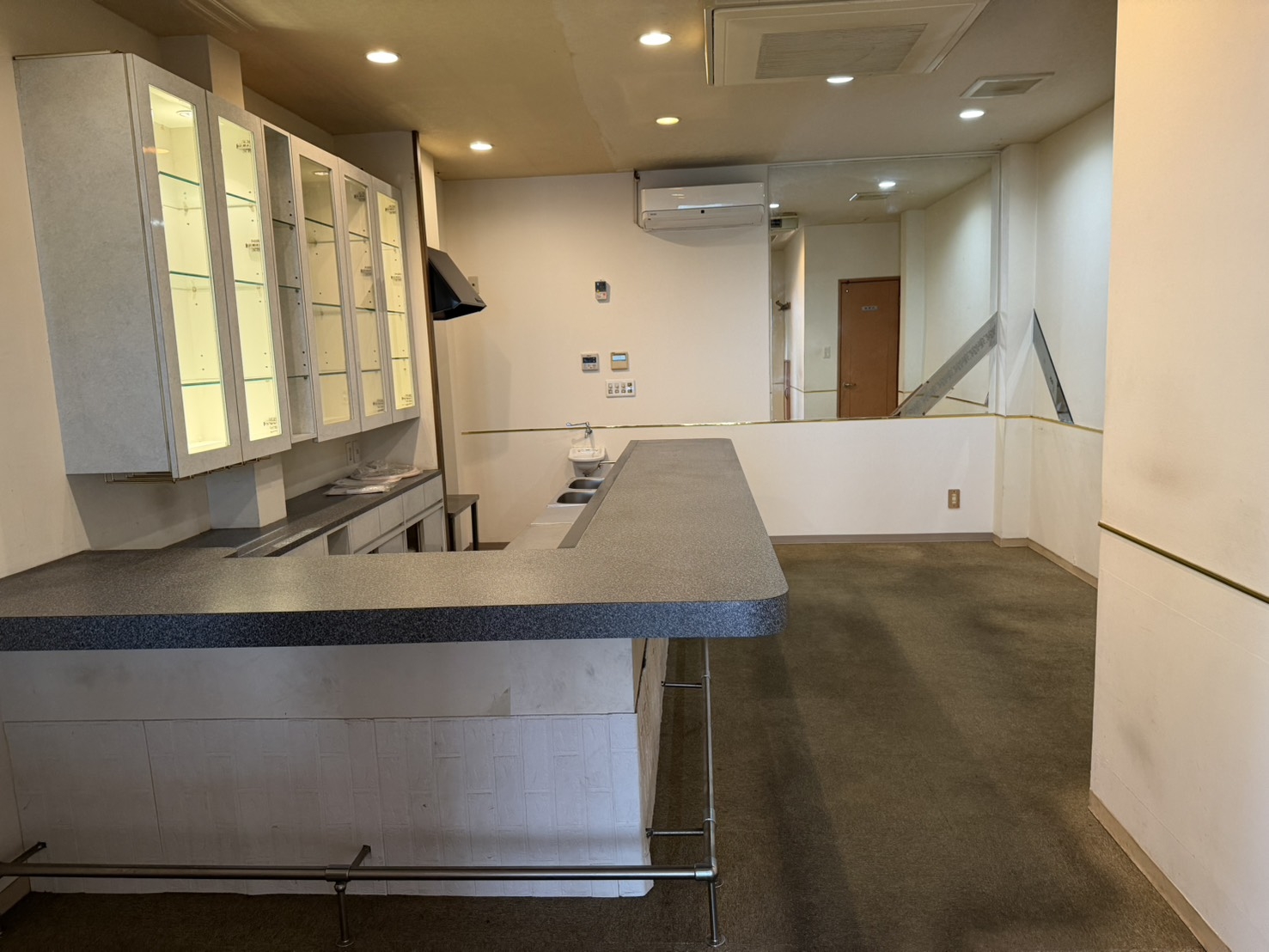 三ノ宮（12.49坪）の店舗物件画像 外観・内観1