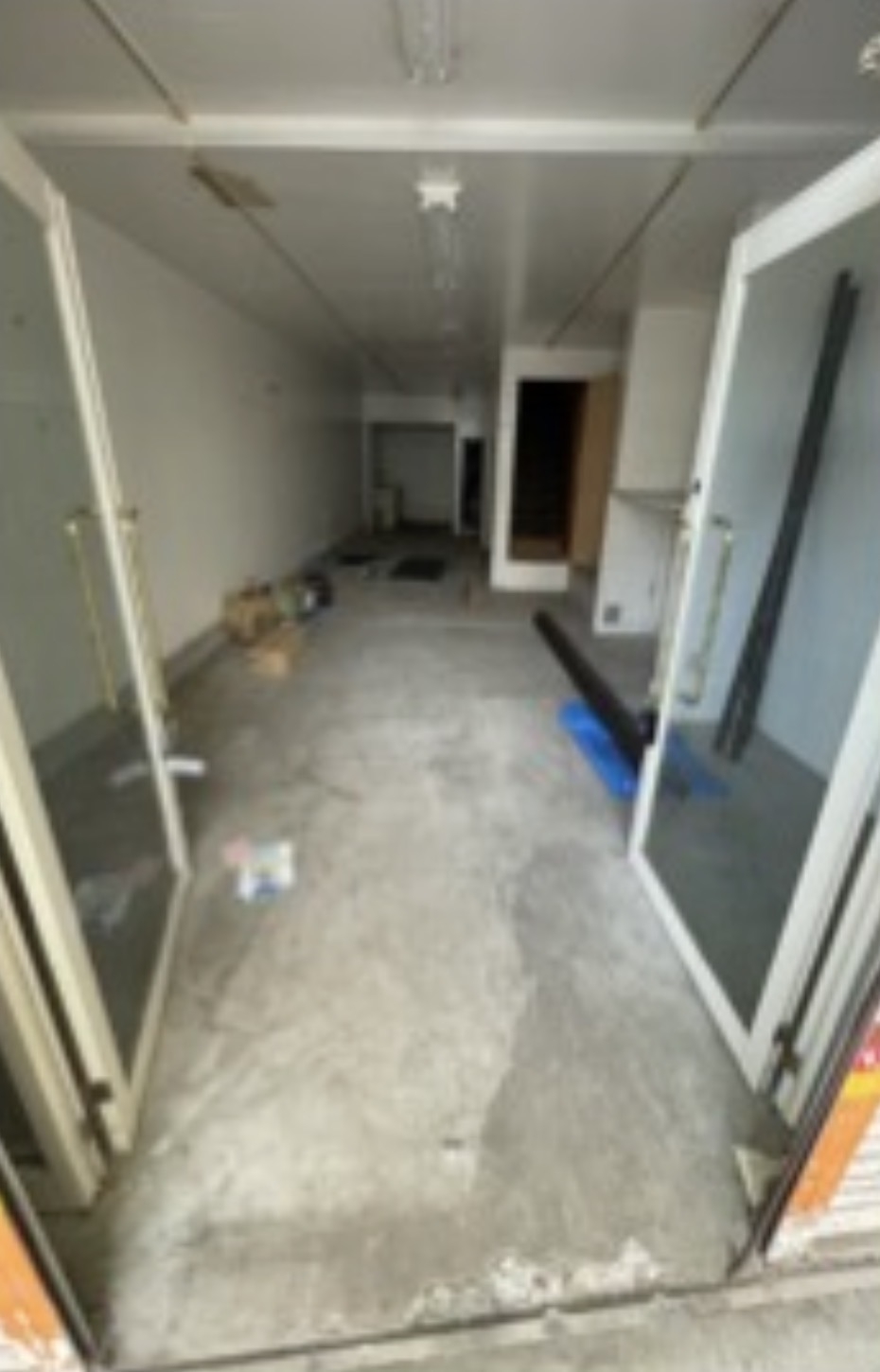 出屋敷（17.54坪）の店舗物件画像 外観・内観1