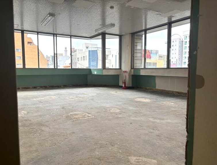 新瑞橋（11.79坪）の店舗物件画像 外観・内観1