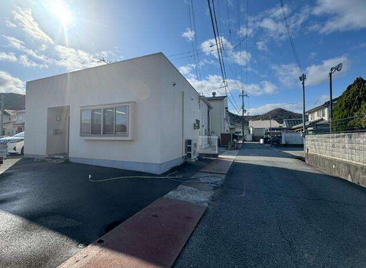 余部（13.63坪）の店舗物件画像 外観・内観1