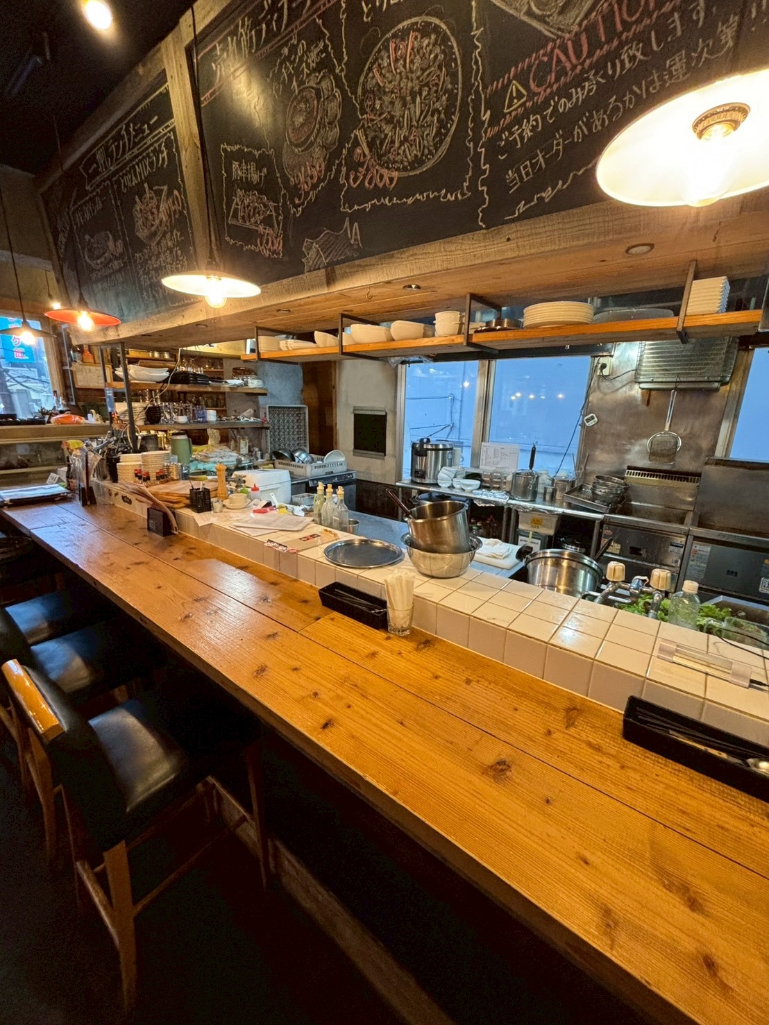 平塚（32.6坪）の店舗物件画像 外観・内観1