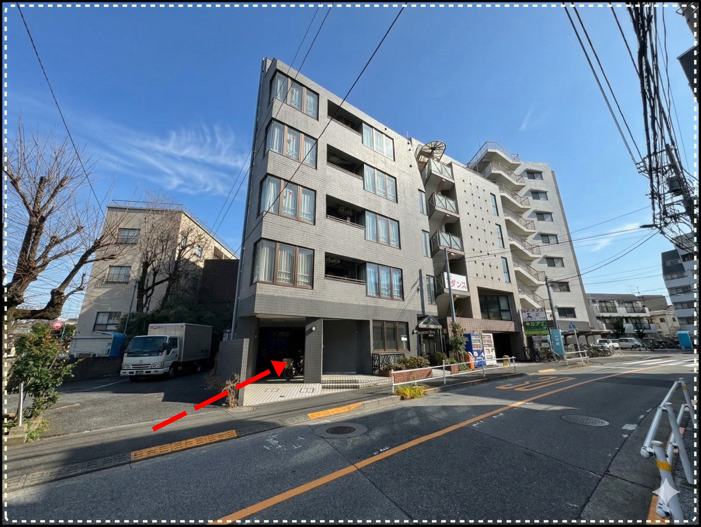 下落合（10.3坪）の店舗物件画像 外観・内観1