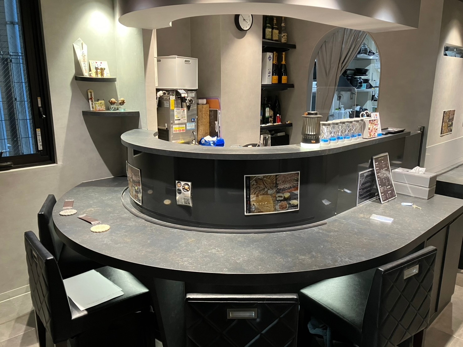 麻布十番（8.33坪）の店舗物件画像 外観・内観1