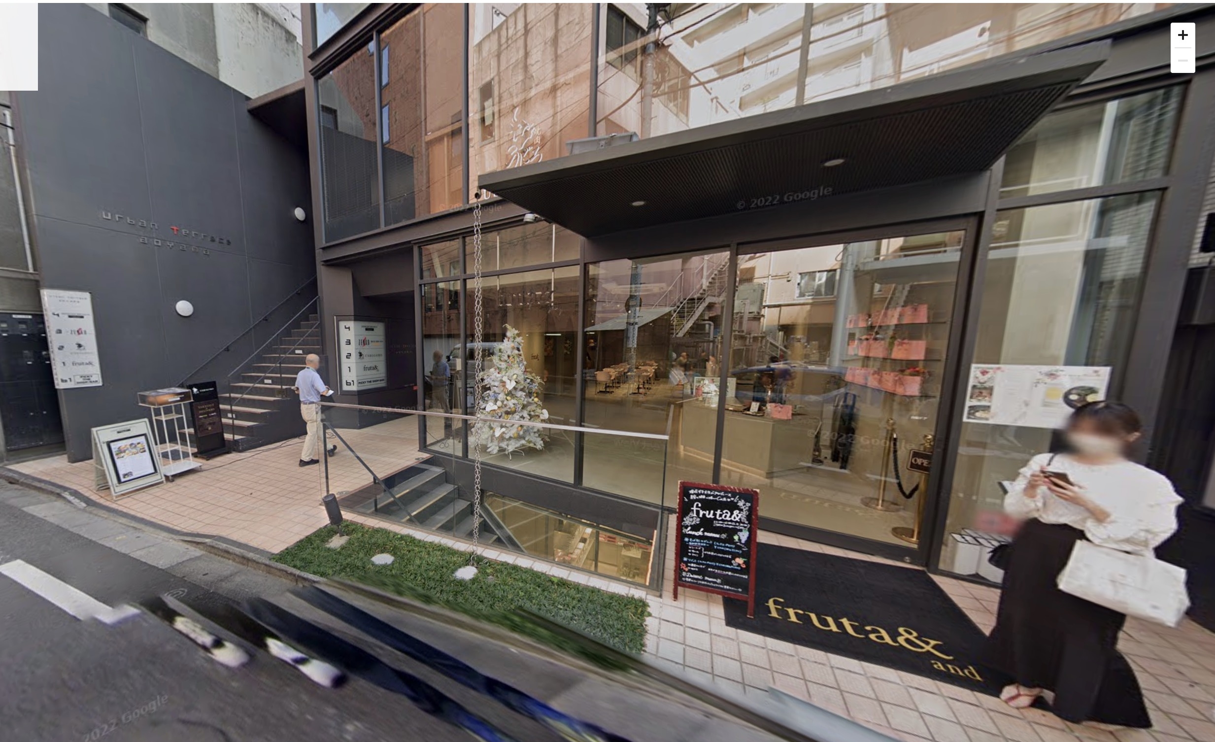 表参道（56.16坪）の店舗物件画像 外観・内観1