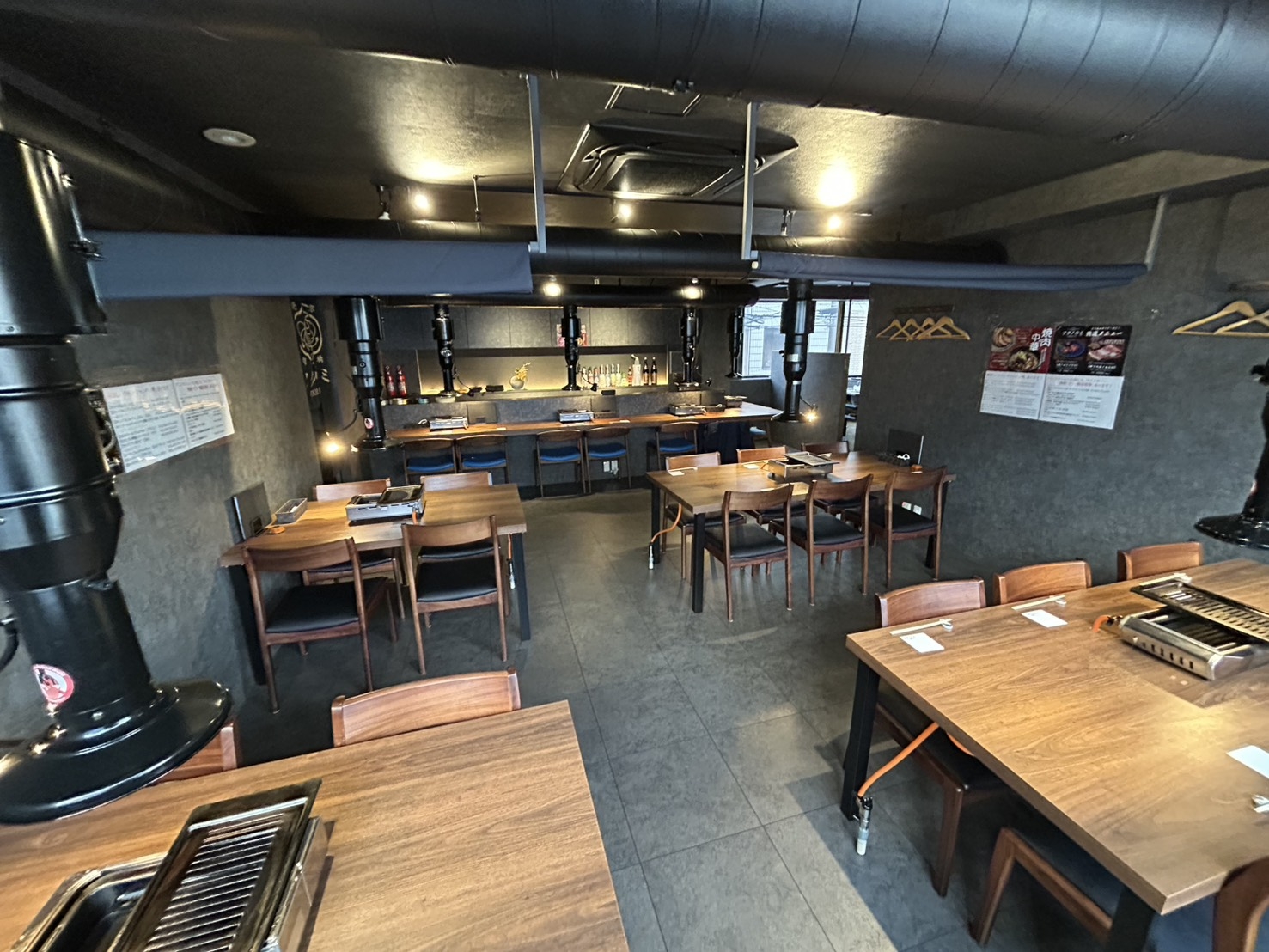 京橋（29.89坪）の店舗物件画像 外観・内観1