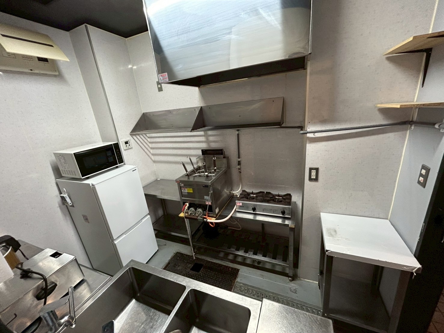 新開地（7坪）の店舗物件画像 外観・内観1