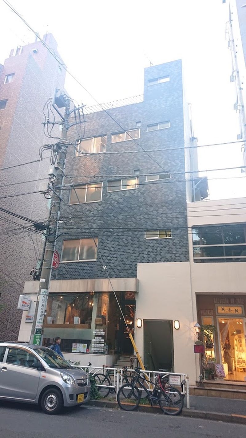 表参道（19.87坪）の店舗物件画像 外観・内観1