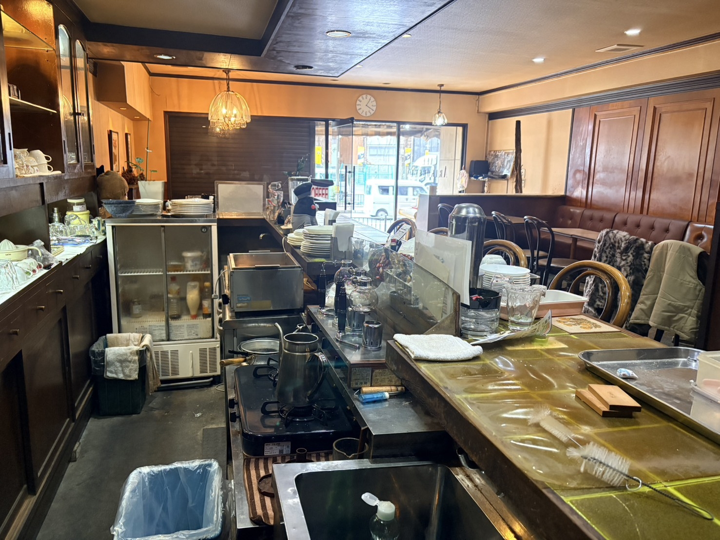 京橋（17.43坪）の店舗物件画像 外観・内観1