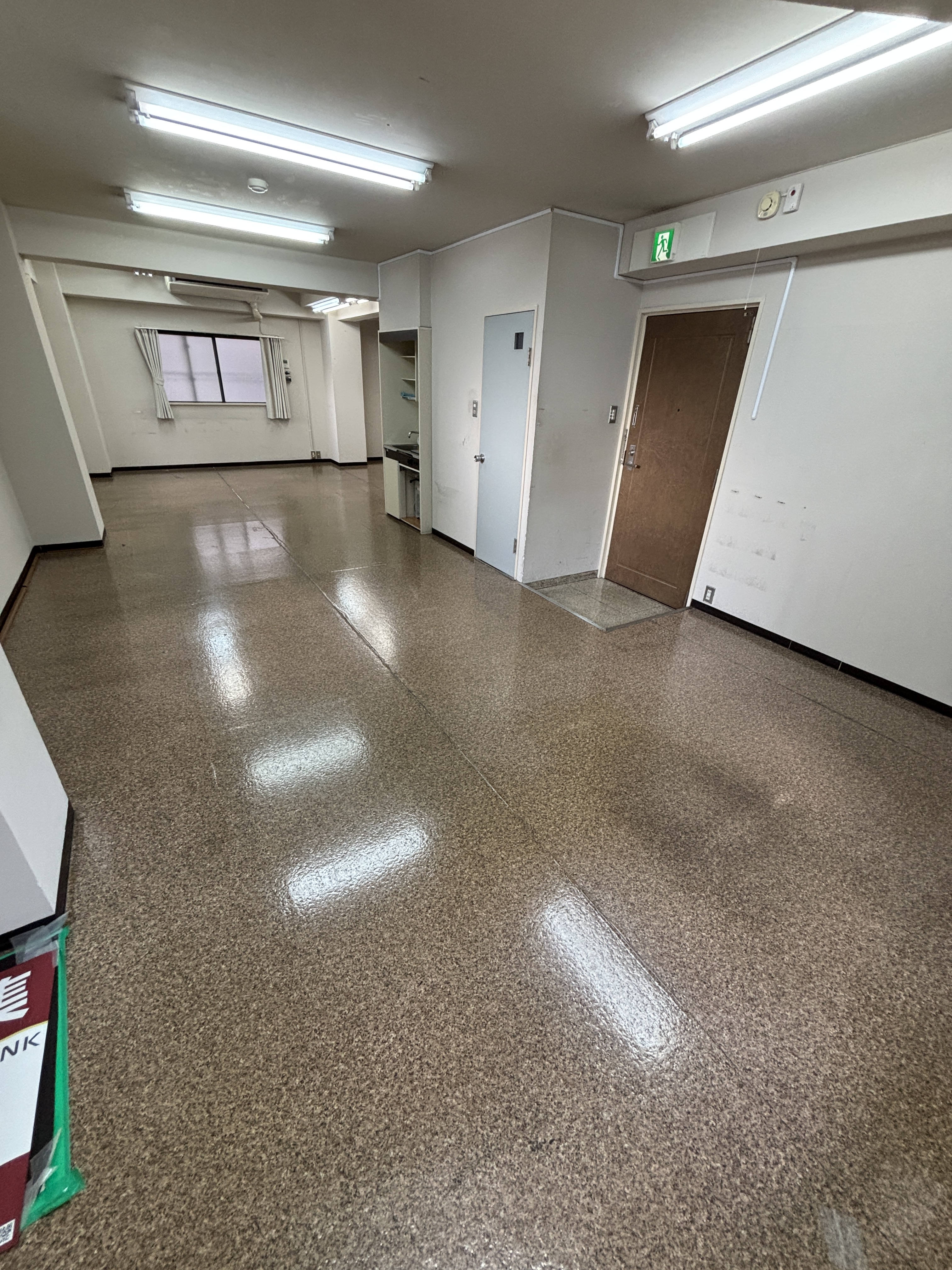 西宮（13.47坪）の店舗物件画像 外観・内観1