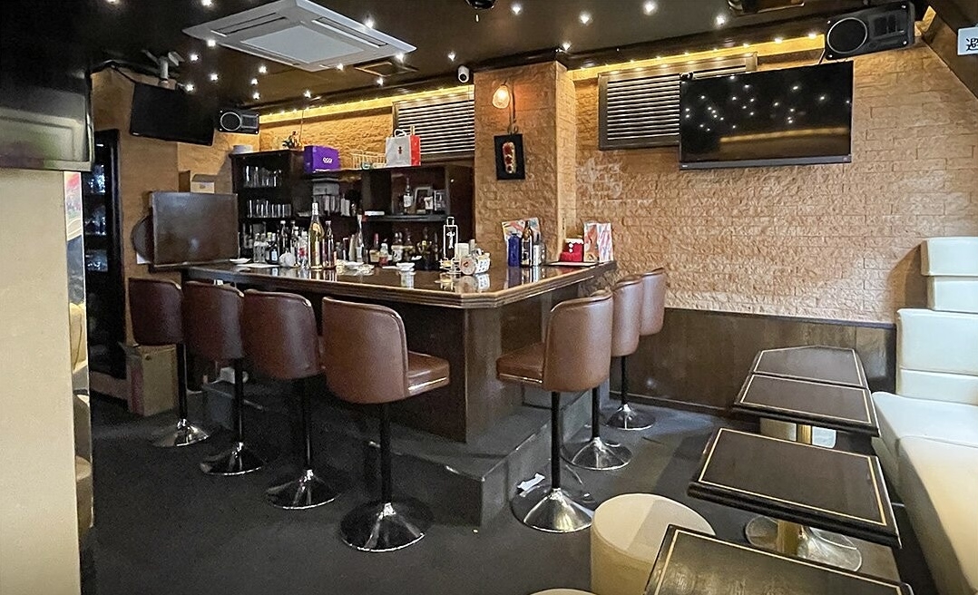 六本木（12.67坪）の店舗物件画像 外観・内観1