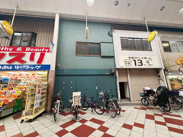 十三（16.96坪）の店舗物件画像 外観・内観1