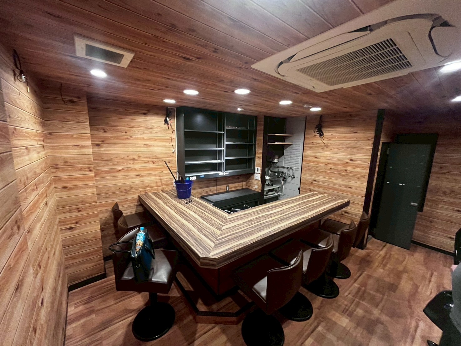 日本橋（6.05坪）の店舗物件画像 外観・内観1