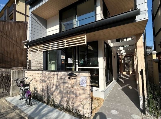 清水五条（11.19坪）の店舗物件画像 外観・内観1