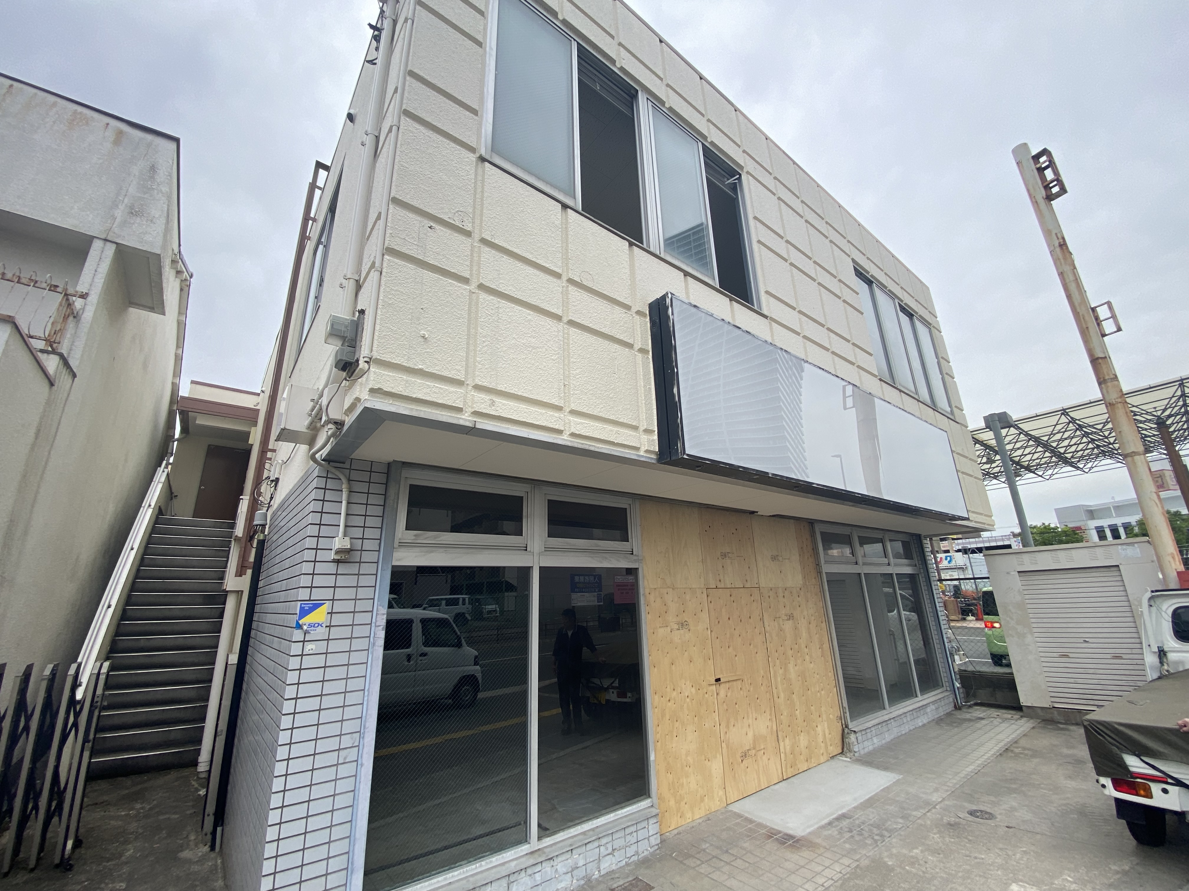 久宝寺（43坪）の店舗物件画像 外観・内観1