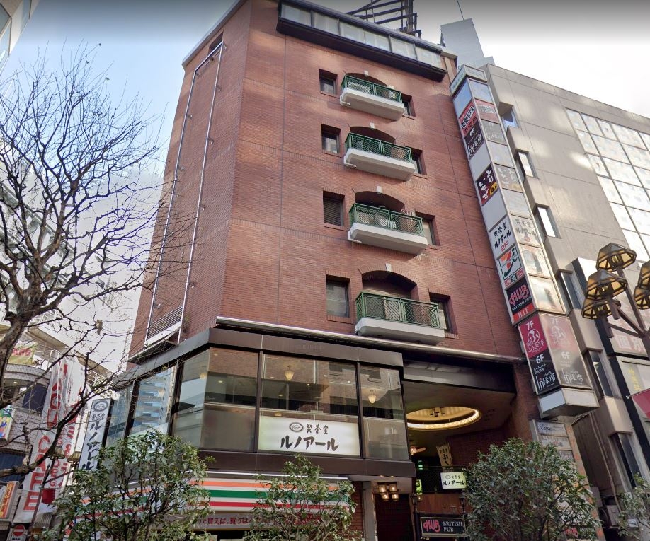 新宿（40.54坪）の店舗物件画像 外観・内観1