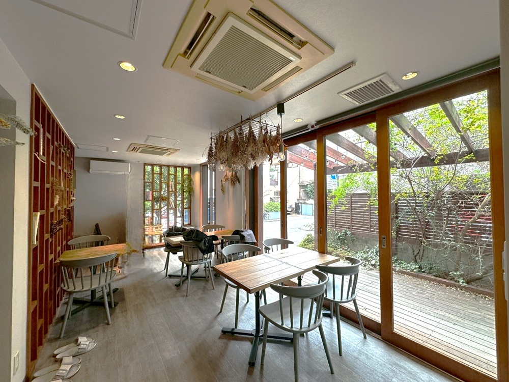 新大久保（17.41坪）の店舗物件画像 外観・内観1