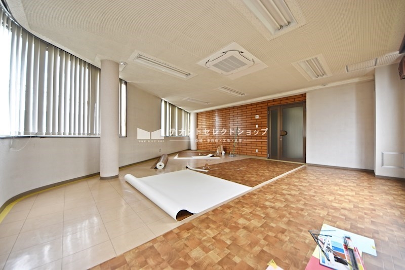 志紀（13坪）の店舗物件画像 外観・内観1