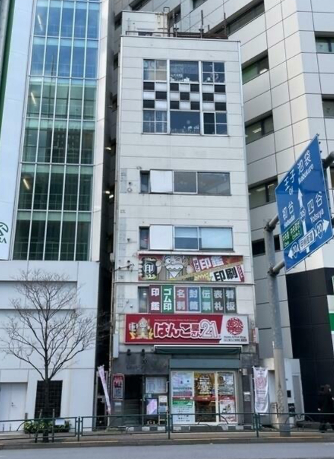 新宿（7.28坪）の店舗物件画像 外観・内観1