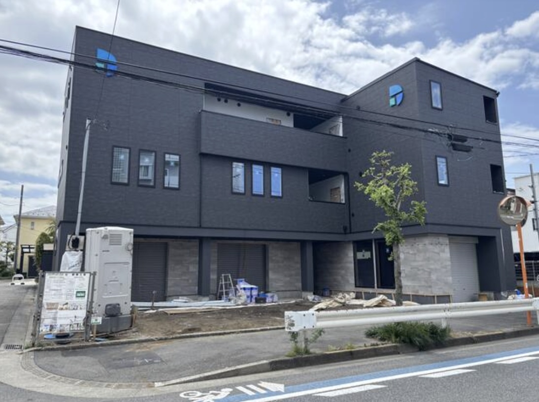 鵠沼海岸（17坪）の店舗物件画像 外観・内観1