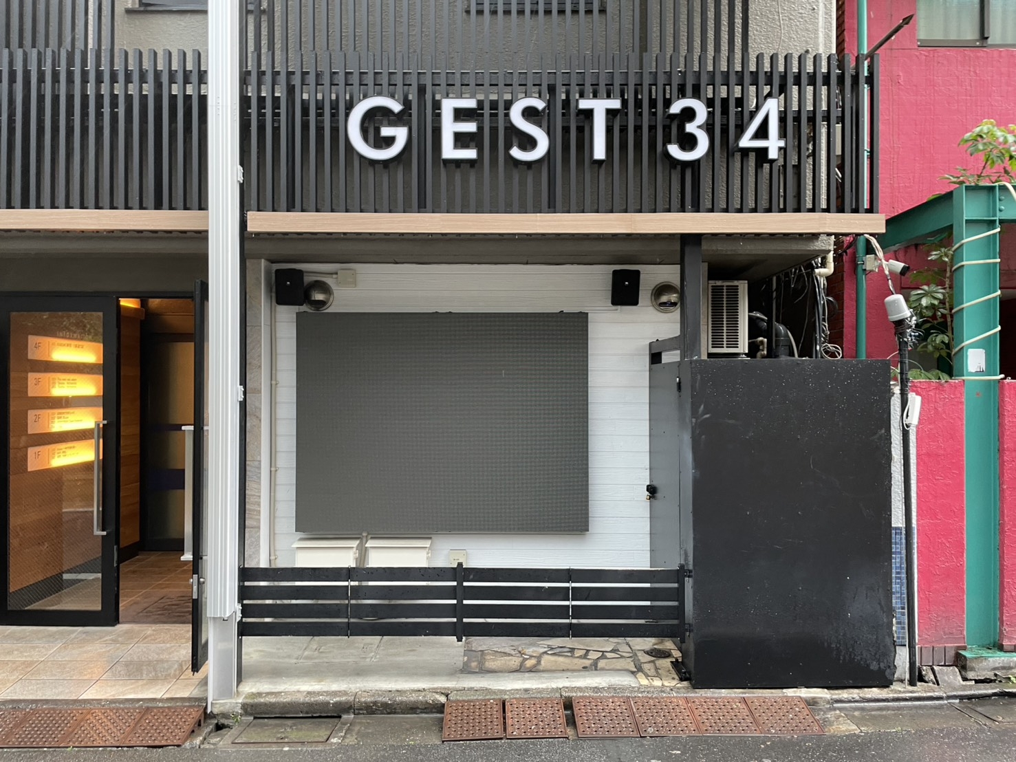 西武新宿（9坪）の店舗物件画像 外観・内観1