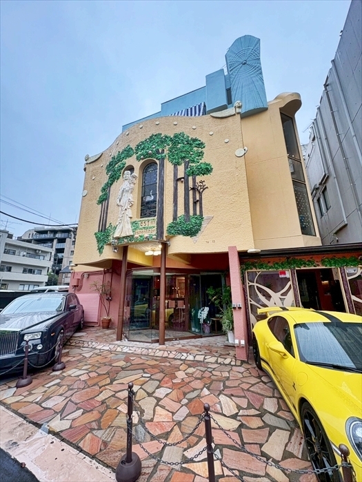 表参道（31.95坪）の店舗物件画像 外観・内観1